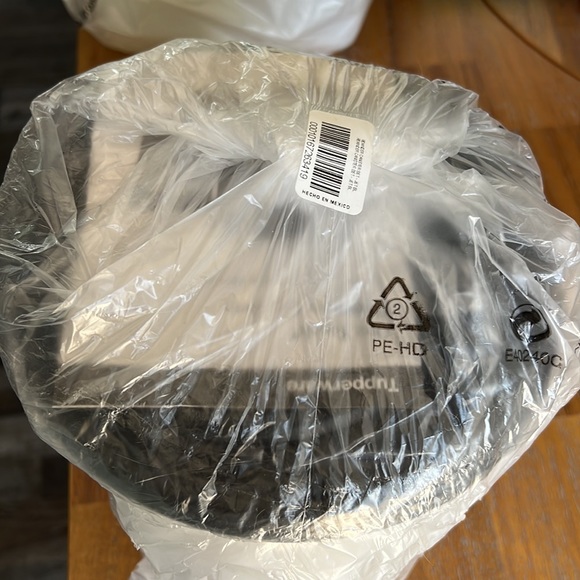 NIP SET OF 4 TUPPERWARE ONE TOUCH® REMINDER CANISTER SET/BLACK - Picture 4 of 4